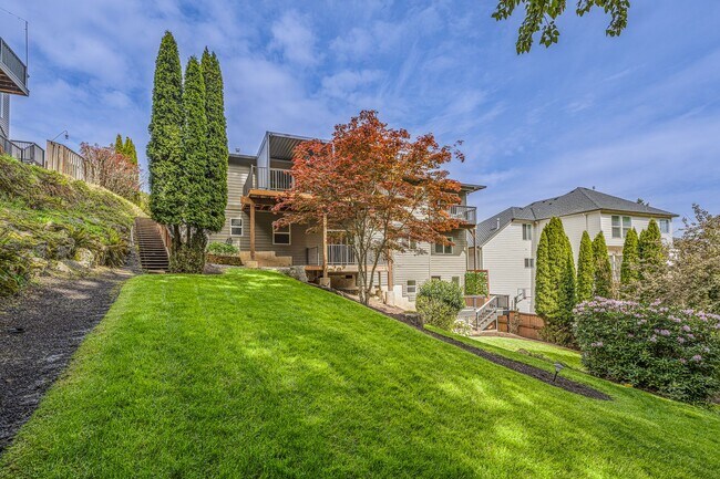 Building Photo - PRICE REDUCTION 5 Bedroom Home in the Sought-After Hillshire Estates of Bull Mountain