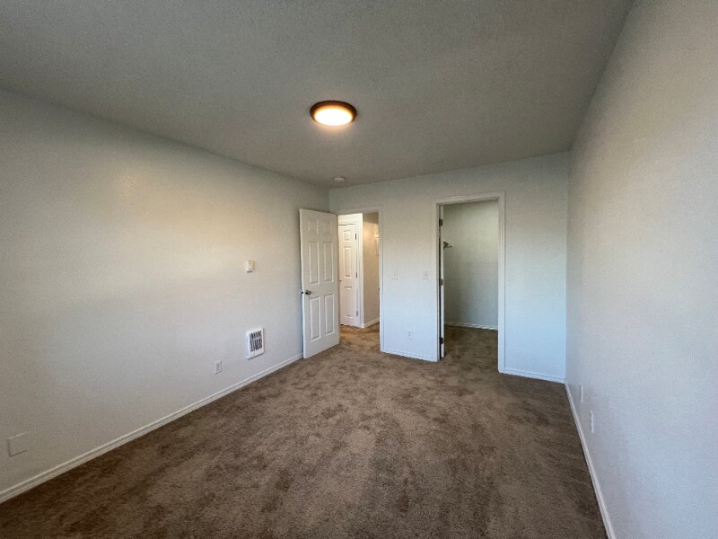 Building Photo - 17260 SW Heritage Ct