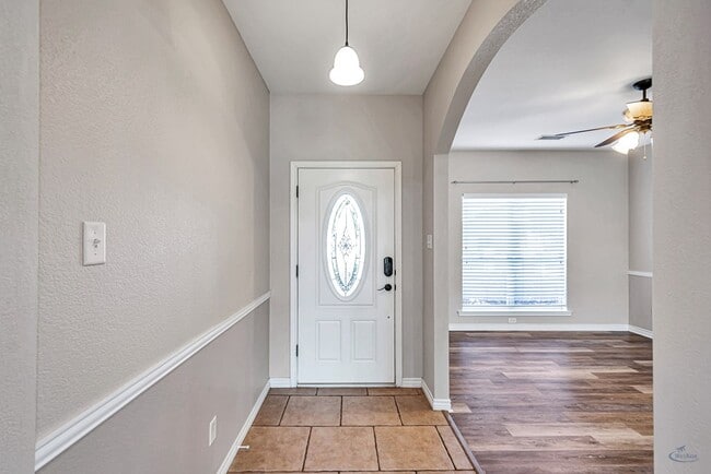 Building Photo - 5409 San Saba Ct