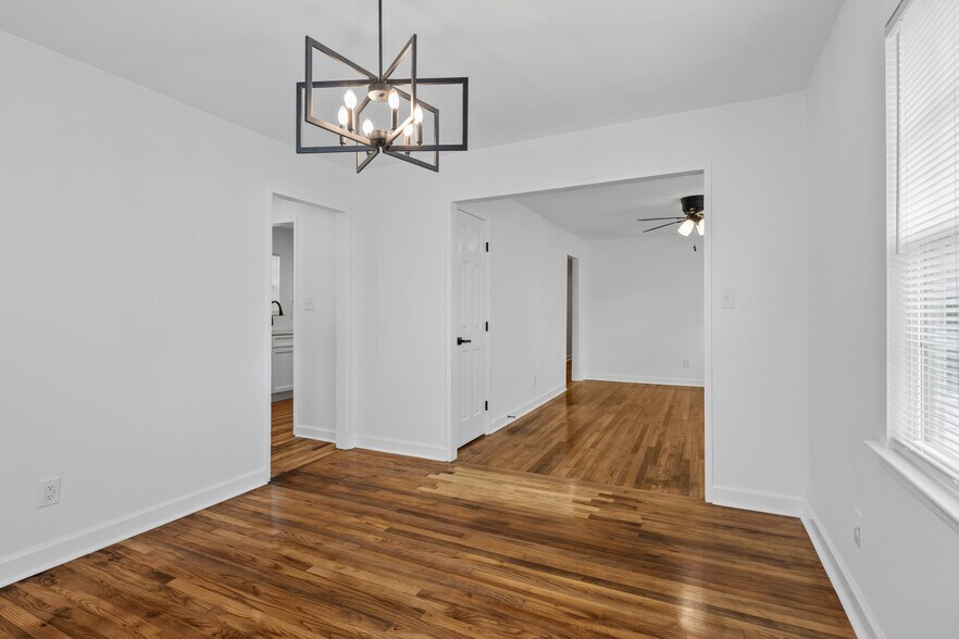 Building Photo - 12 N Parkwood Dr