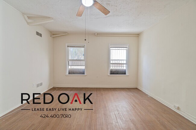 Building Photo - 400 S Kenmore Ave