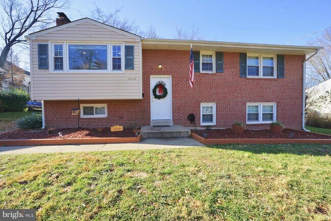 Building Photo - 4218 University Dr