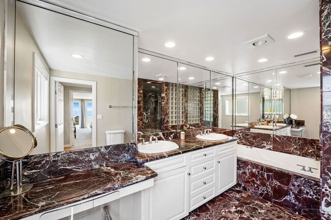 Building Photo - 5 Bedroom + 4 Bathroom Home  | Ocean Opulence | Furnished Monthly Rental