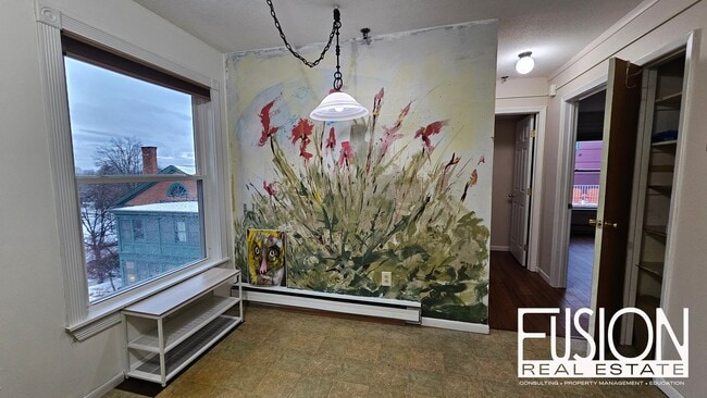 Building Photo - Bright, FURNISHED 2-Bedroom in Prime Burlington Location — Available NOW!