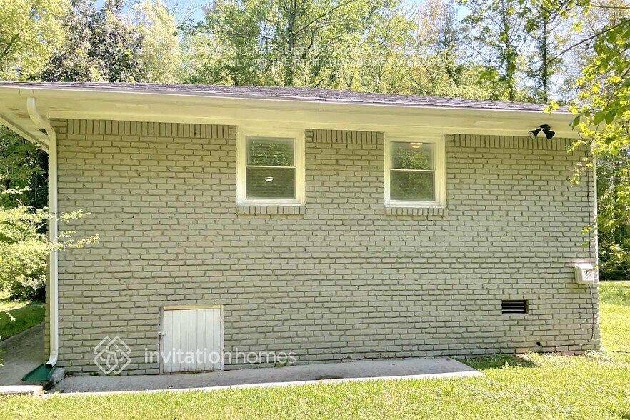 Building Photo - 6064 Brookdale Ln SW