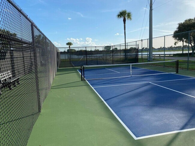 Building Photo - 579 Normandy Ln