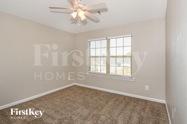 Building Photo - 204 Sleepy Way