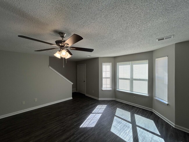 Building Photo - 7610 Bridelwreath Dr