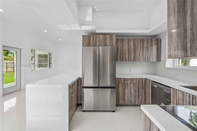 Building Photo - 1581 Normandy Dr