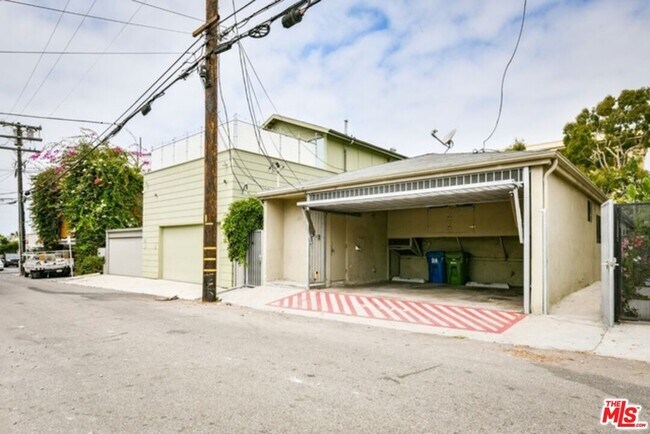 Building Photo - 26 Ozone Ave