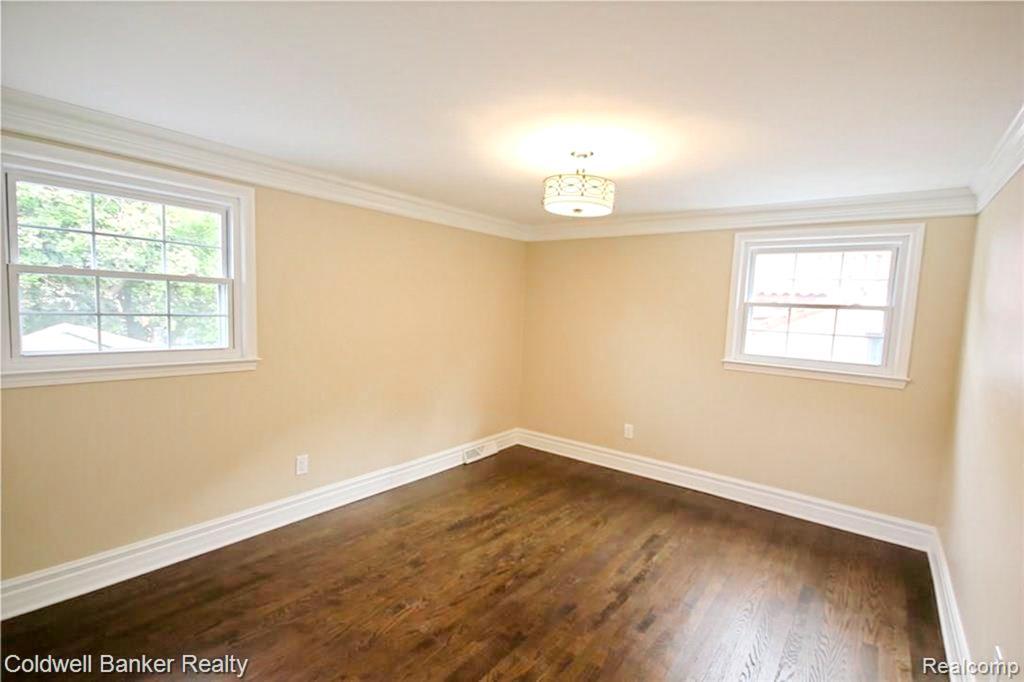 Building Photo - 669 Mohegan St