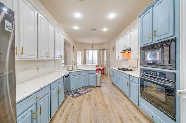 Building Photo - 3912 Coopers Hawk Cove