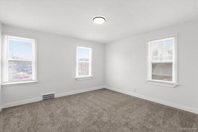 Building Photo - 15829 Minock St