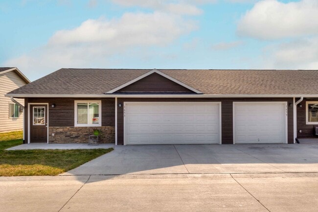 Primary Photo - 3 Bedroom, Single-story Townhomes for rent...