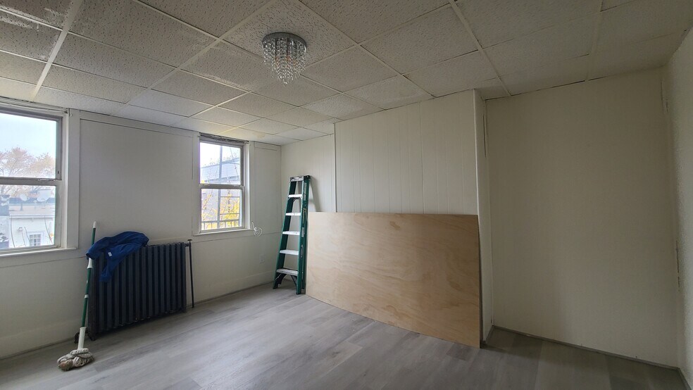 Building Photo - 242 Bowers St