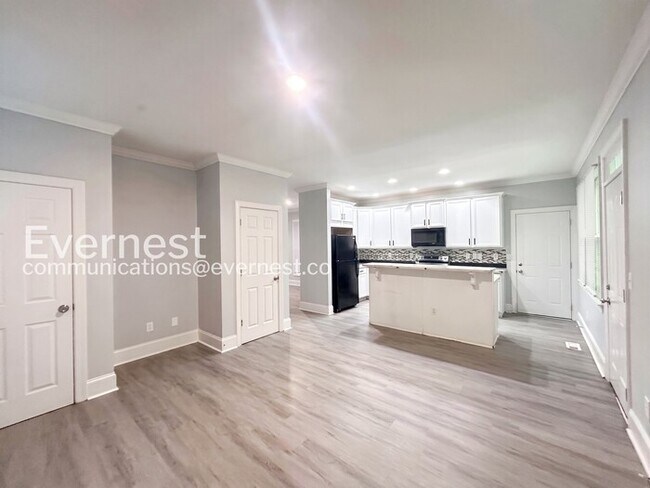 Building Photo - 309 Pickfair Way SW