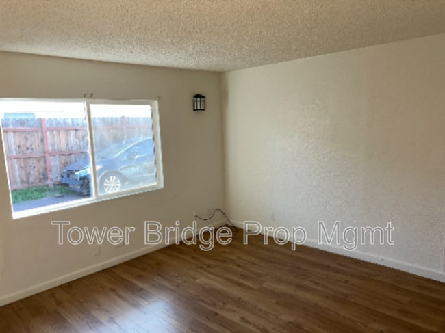 Building Photo - 2740 Crosby Way