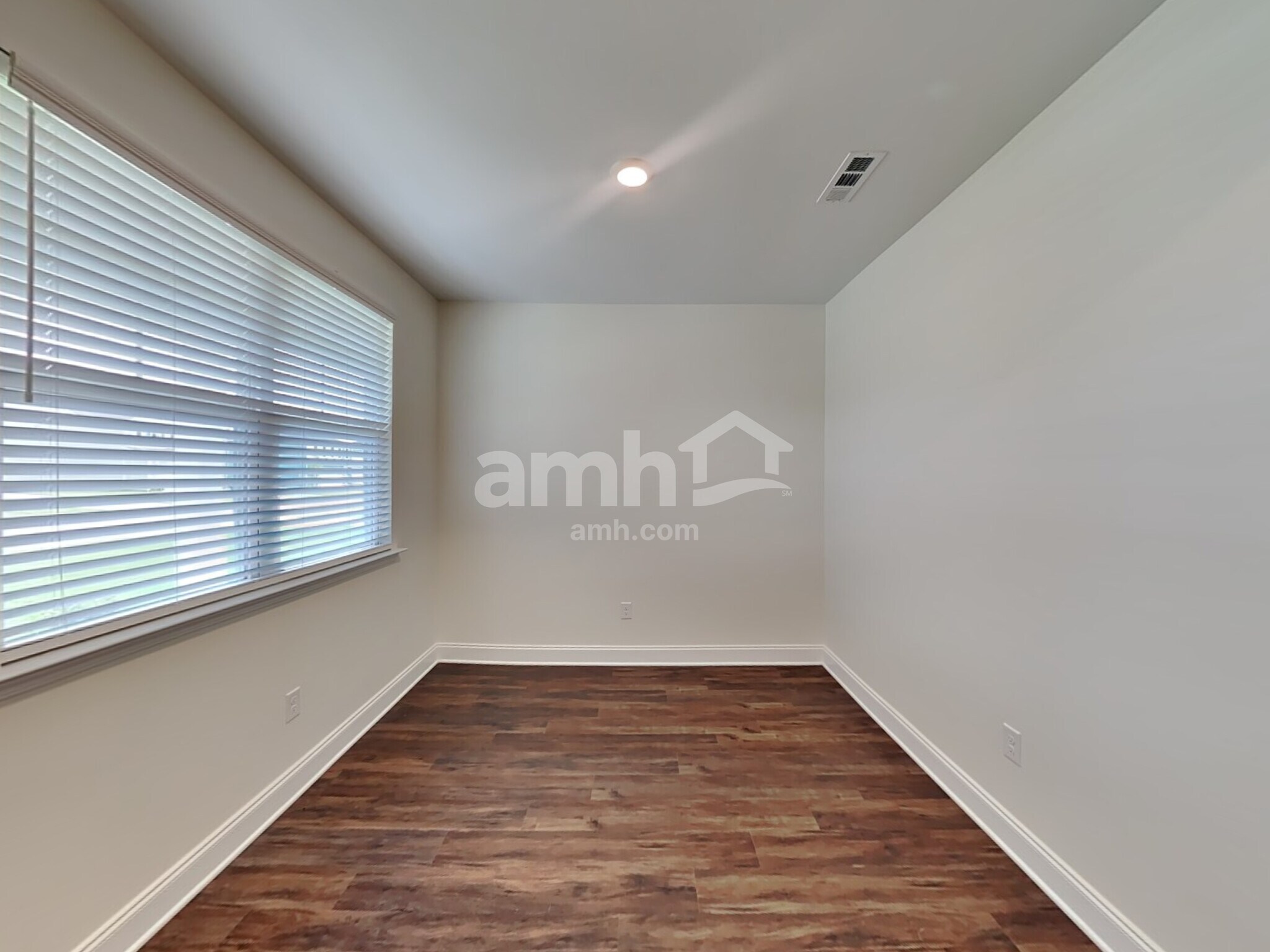 Building Photo - 5223 Valor Dr