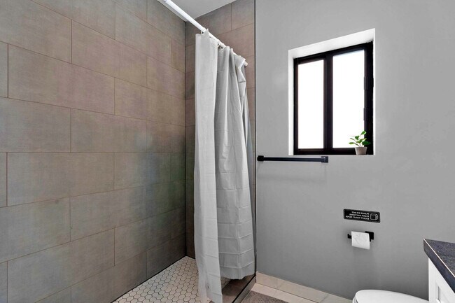 Building Photo - 1540 NW 46th St