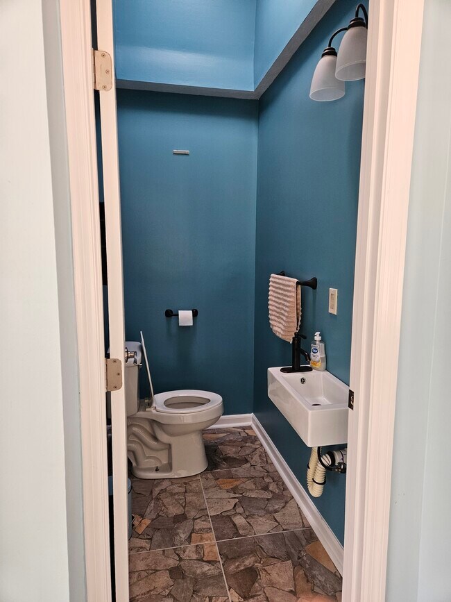 Building Photo - 44 Cone Ln