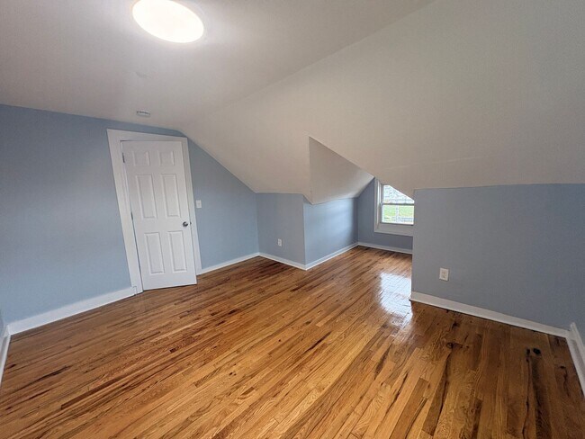 Building Photo - 347 Norwood Ave