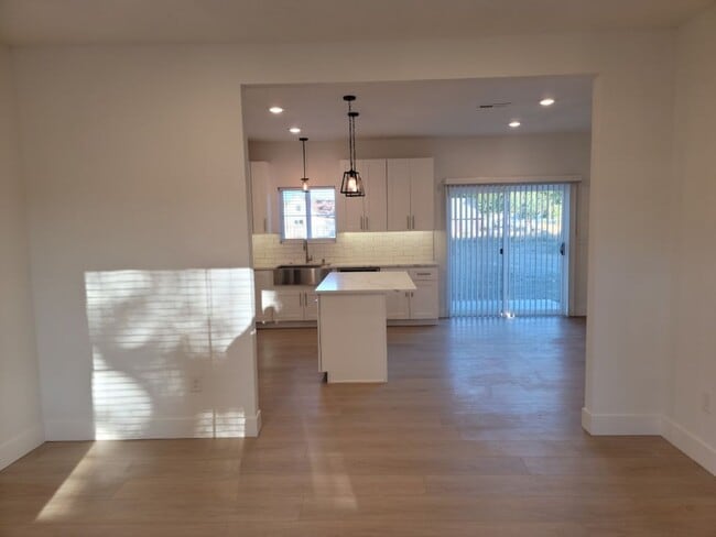 Building Photo - Brand New 4 Bed 3 Bath Modern Farmhouse St...