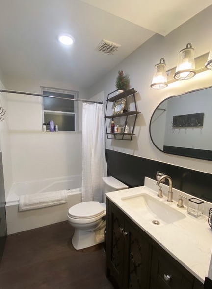 Bathroom 1 - 1718 N Campbell Ave