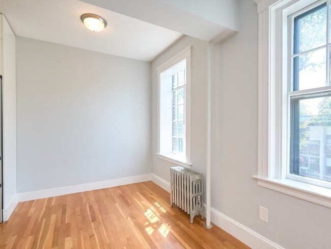 Building Photo - 42 Linnaean St