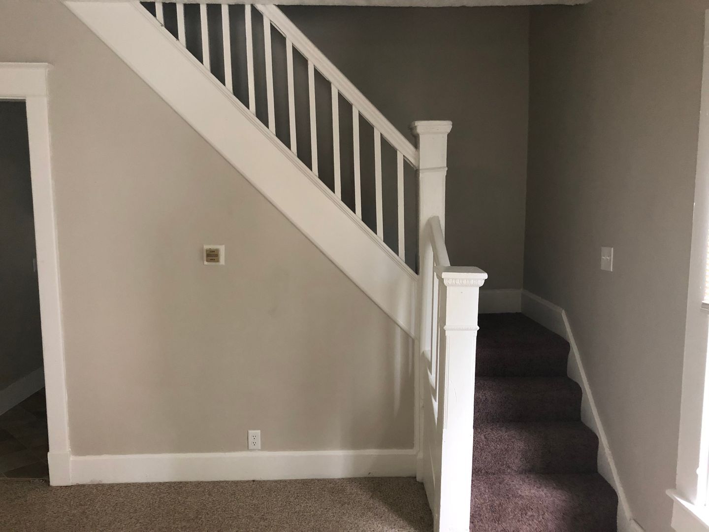 Building Photo - Spacious 2 Bedroom Half Double