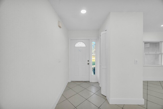 Building Photo - 2514 SE Alfonso Ave