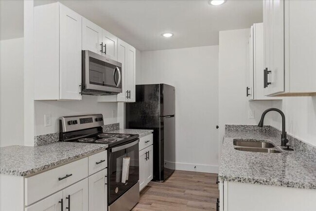 Building Photo - SPECIAL! Arlington Townes - Beautiful 3 Be...