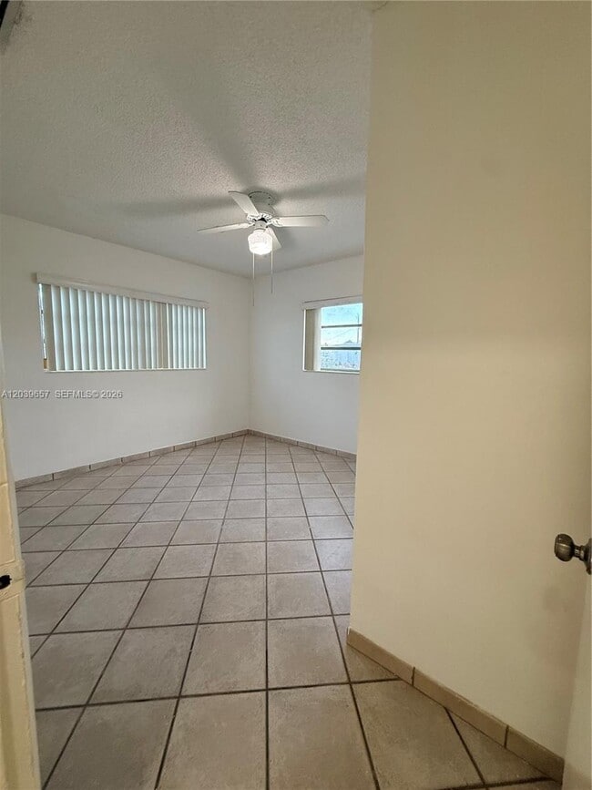 Building Photo - 561 W 39th St