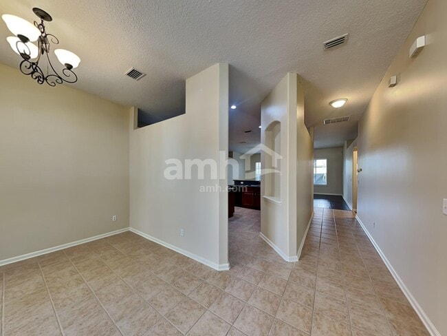 Building Photo - 633 Battlegate Ln