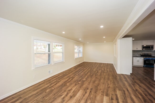 Building Photo - 3702 Chesapeake Way