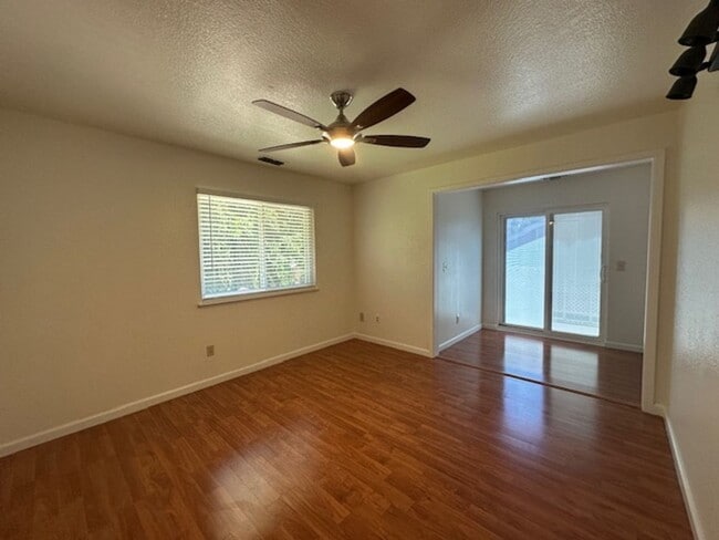 Building Photo - Spacious 5-Bedroom Home with Modern Amenit...