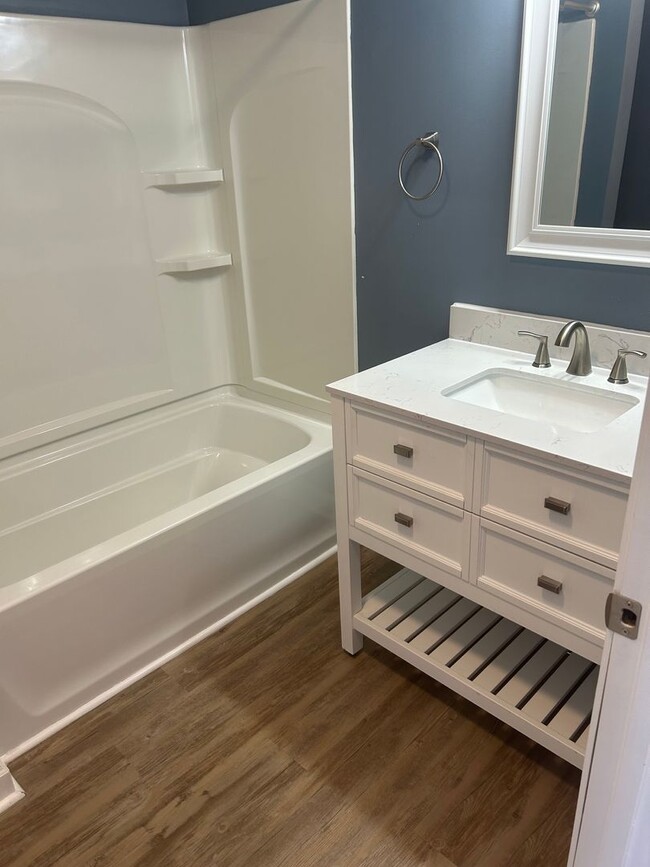 Building Photo - MOVE IN NOW OCTOBER RENT FREE - Cute One B...