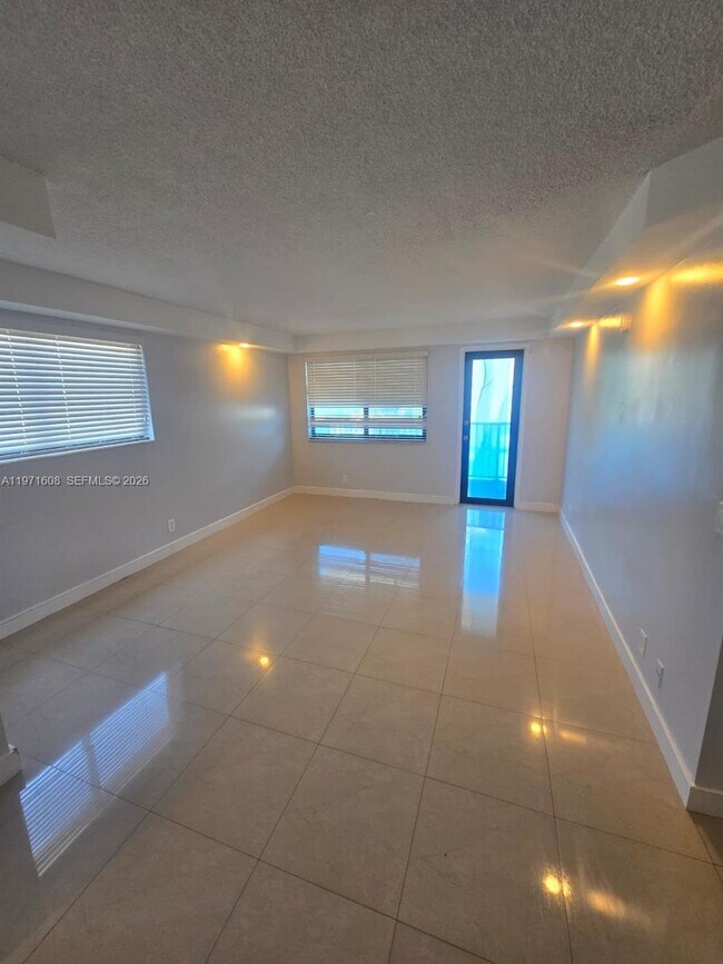 Building Photo - 301 Golden Isles Dr