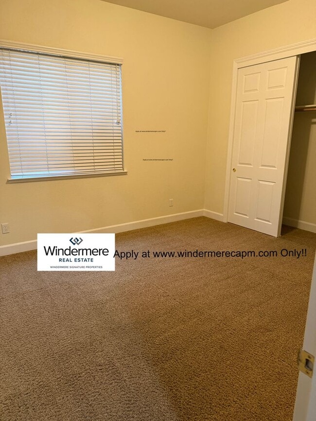 Building Photo - Welcome Home To This Well Maintained Immaculate Westlake Gated Community HOME!