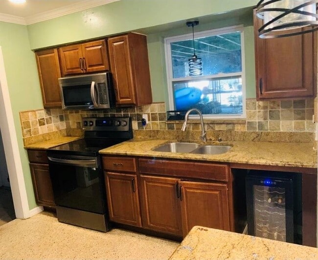Building Photo - 4094 Whiting Dr SE