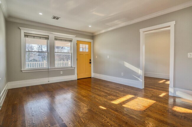 Building Photo - 40 Grant St