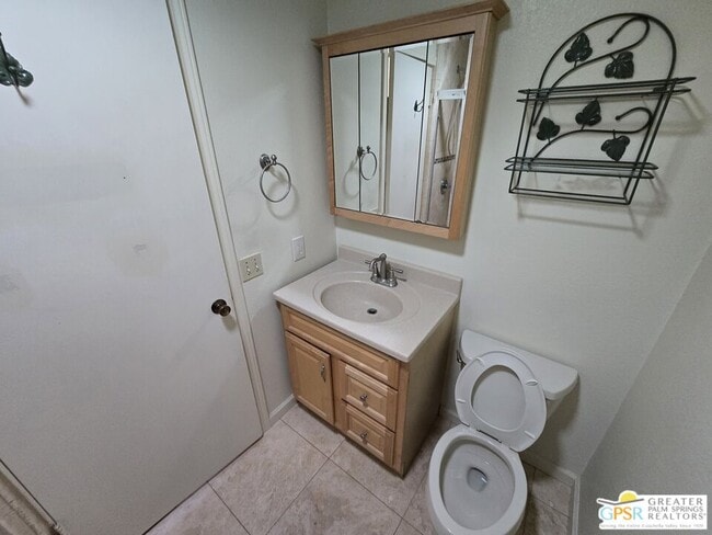 Building Photo - 74619 Fairway Dr