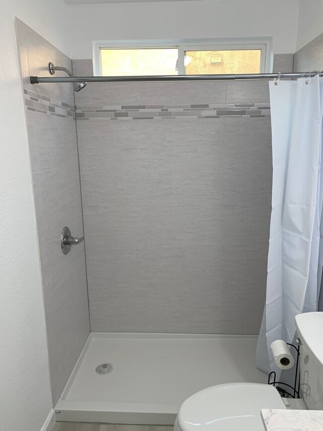 Building Photo - Full remodeled 4 bedroom 3 Bathroom home