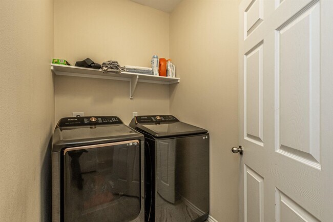 Building Photo - 11234 Sierra Gorda Dr