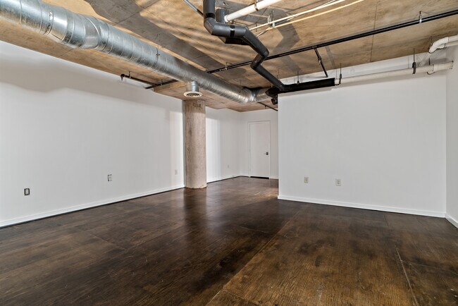 Building Photo - 3110 Thomas Ave