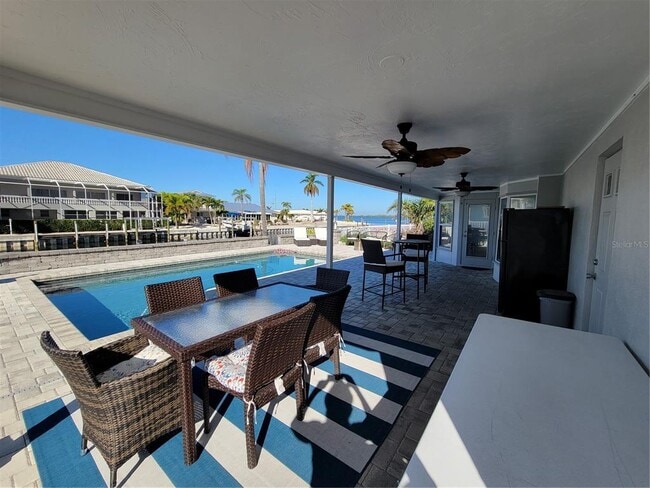 Building Photo - 3616 Royal Palm Dr