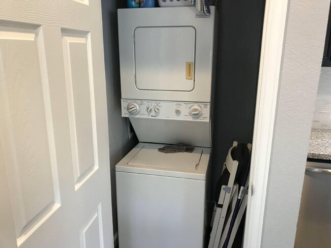 Building Photo - 1652 N Gaylord St