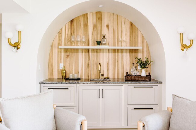 Building Photo - Custom Remodeled 4bd/4ba House in Greenwoo...