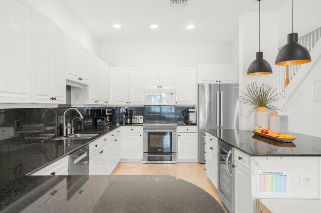 Building Photo - 2739 NE 15th St