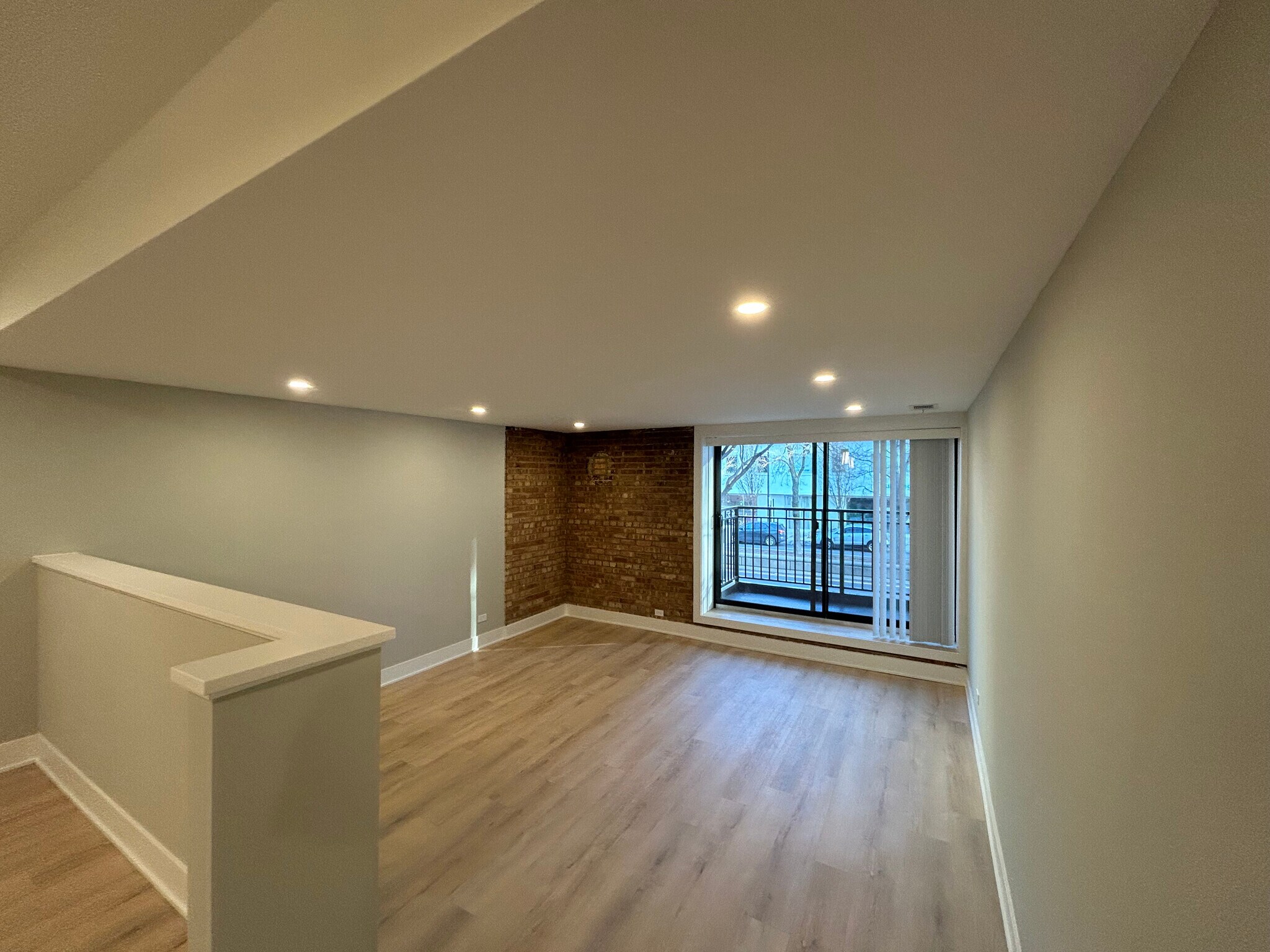 Building Photo - 1254 N La Salle Dr