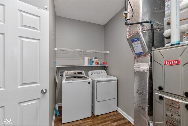 Building Photo - 6607 Laurelwood Dr